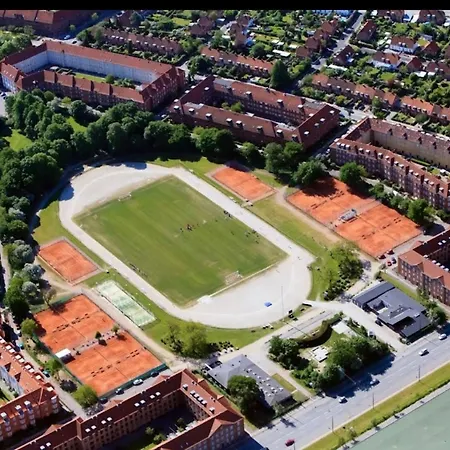 Homestay Cosy In Residential Part Of Copenhagen, With Free Street Parking And Shared Bathroom