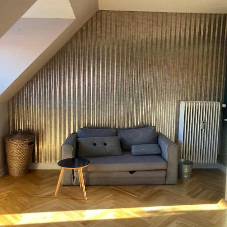Quarto em Acomodações Particulares Cosy In Residential Part Of Copenhagen, With Free Street Parking And Shared Bathroom