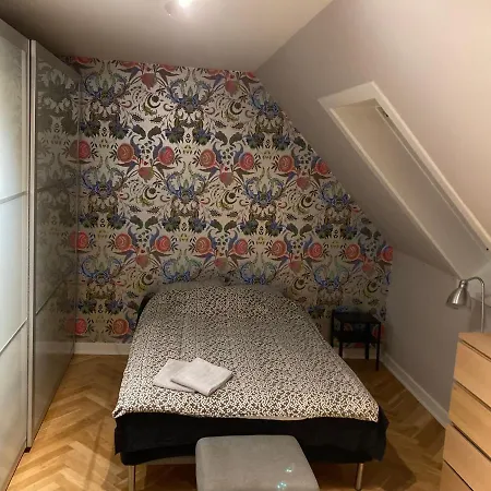 Homestay Cosy In Residential Part Of Copenhagen, With Free Street Parking And Shared Bathroom *