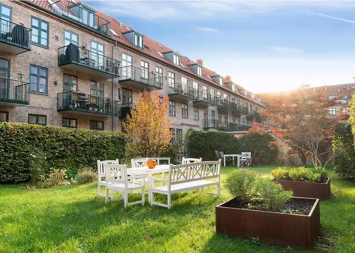 Cosy In Residential Part Of Copenhagen, With Free Street Parking And Shared Bathroom Copenaghen