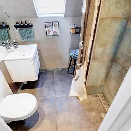 Cosy In Residential Part Of Copenhagen, With Free Street Parking And Shared Bathroom Копенгаген